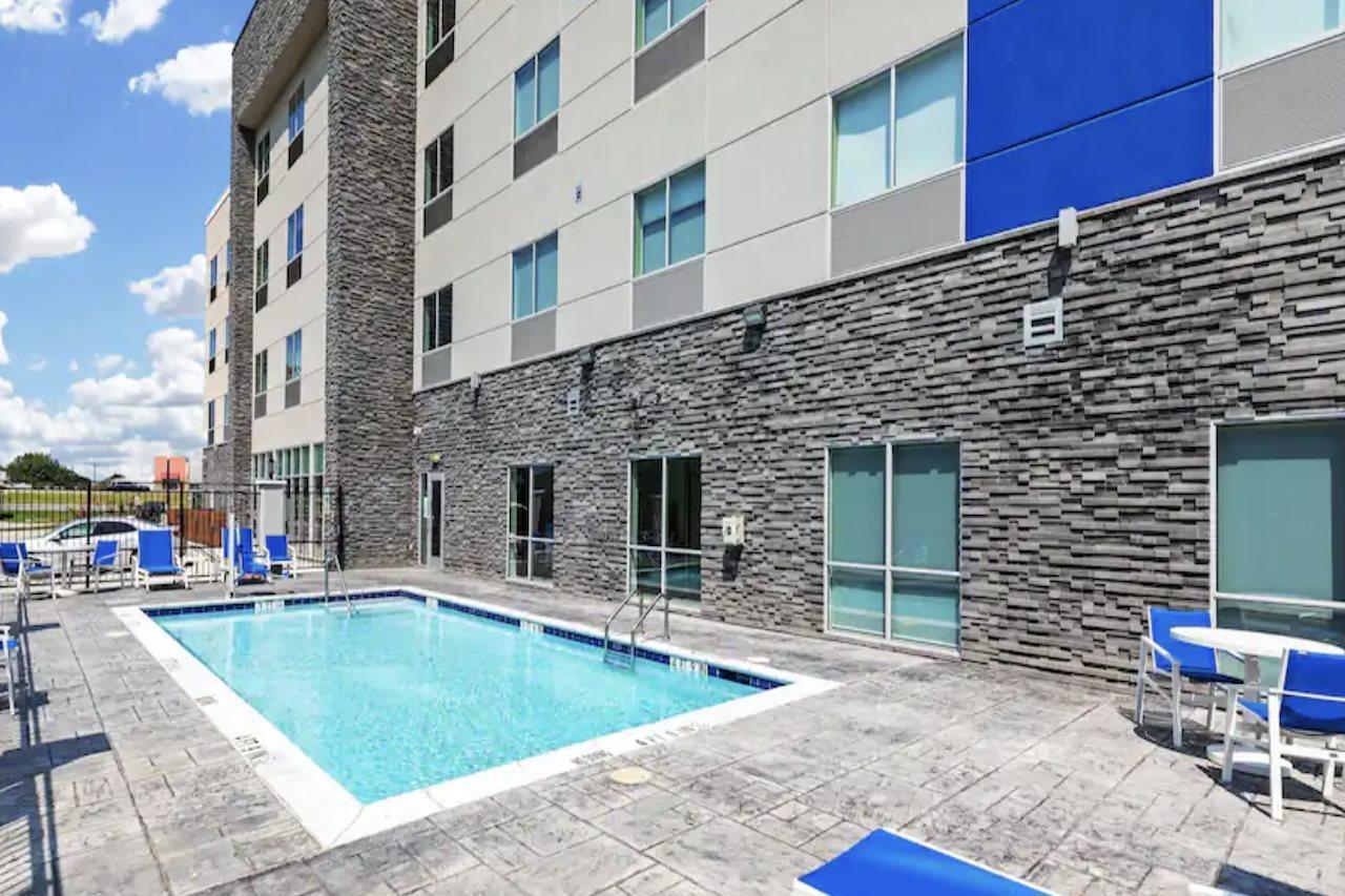 Holiday Inn Express & Suites - Denton - Sanger, An Ihg Hotel Eksteriør billede