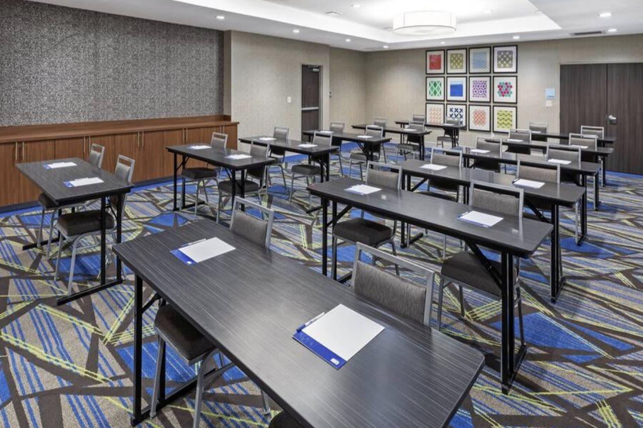 Holiday Inn Express & Suites - Denton - Sanger, An Ihg Hotel Eksteriør billede